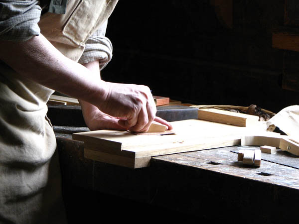 Nuestra <strong>carpintería de madera en  Pinilla del Valle</strong> es una empresa de <strong>herencia familiar</strong>, por lo que  contamos con gran <strong>experiencia </strong>en la profesión.